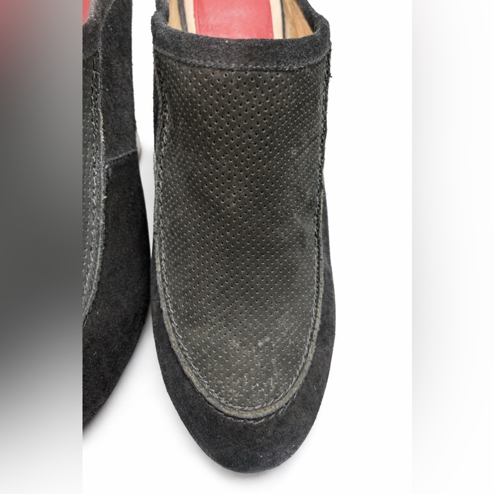 Black Women's Slip-On Mules - Comfortable Casual Clogs - Picture 2 of 7